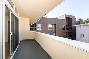 Patio/balcony*